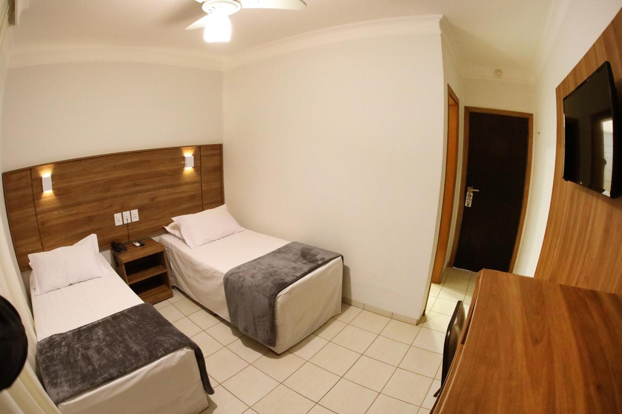 Hotel Roda D'Agua Andradina Rum bild